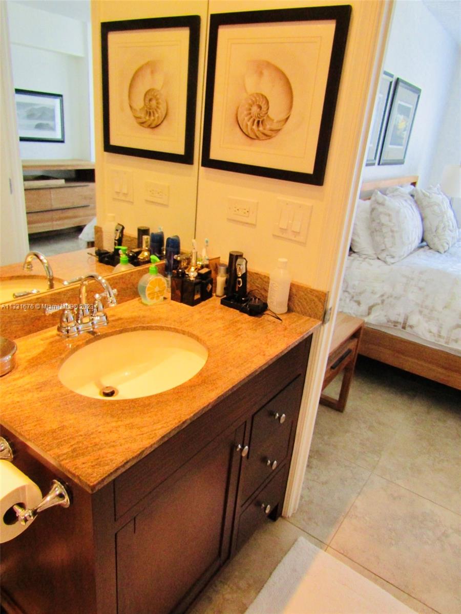 GOLDEN ISLES TOWERS CONDO - Residential