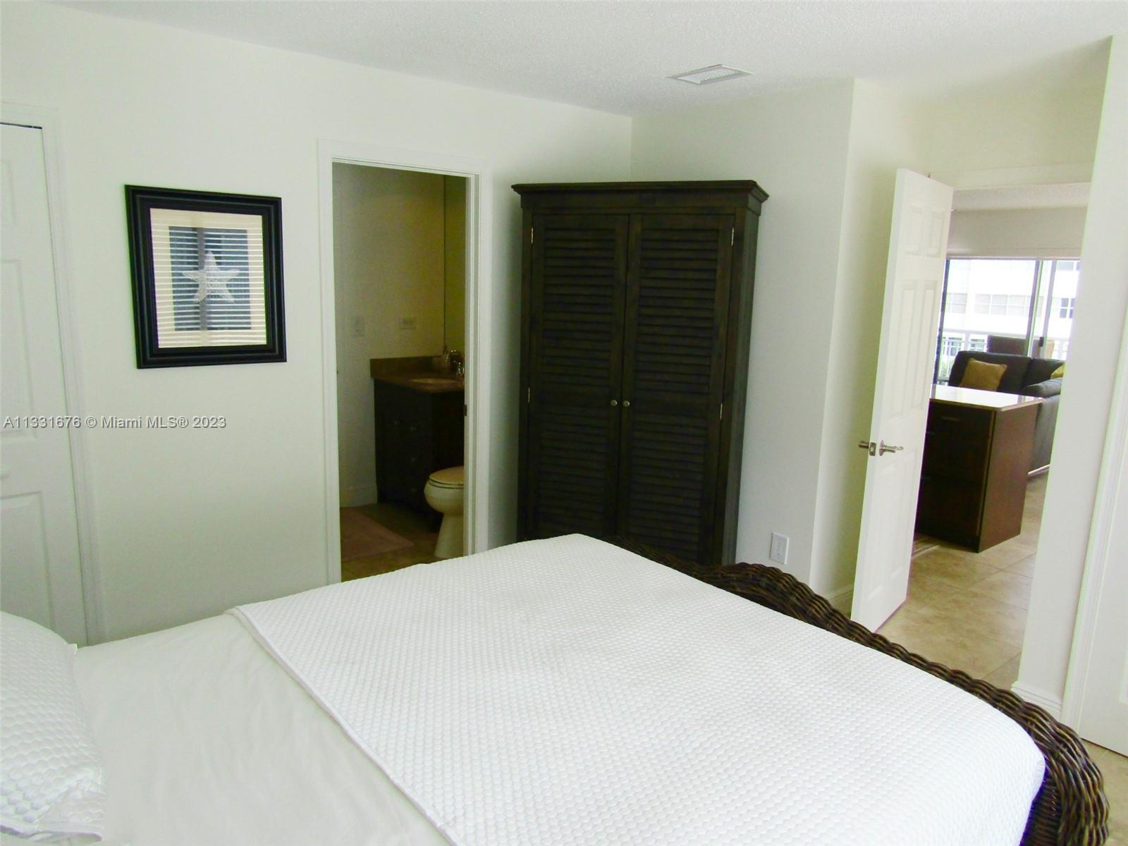 GOLDEN ISLES TOWERS CONDO - Residential