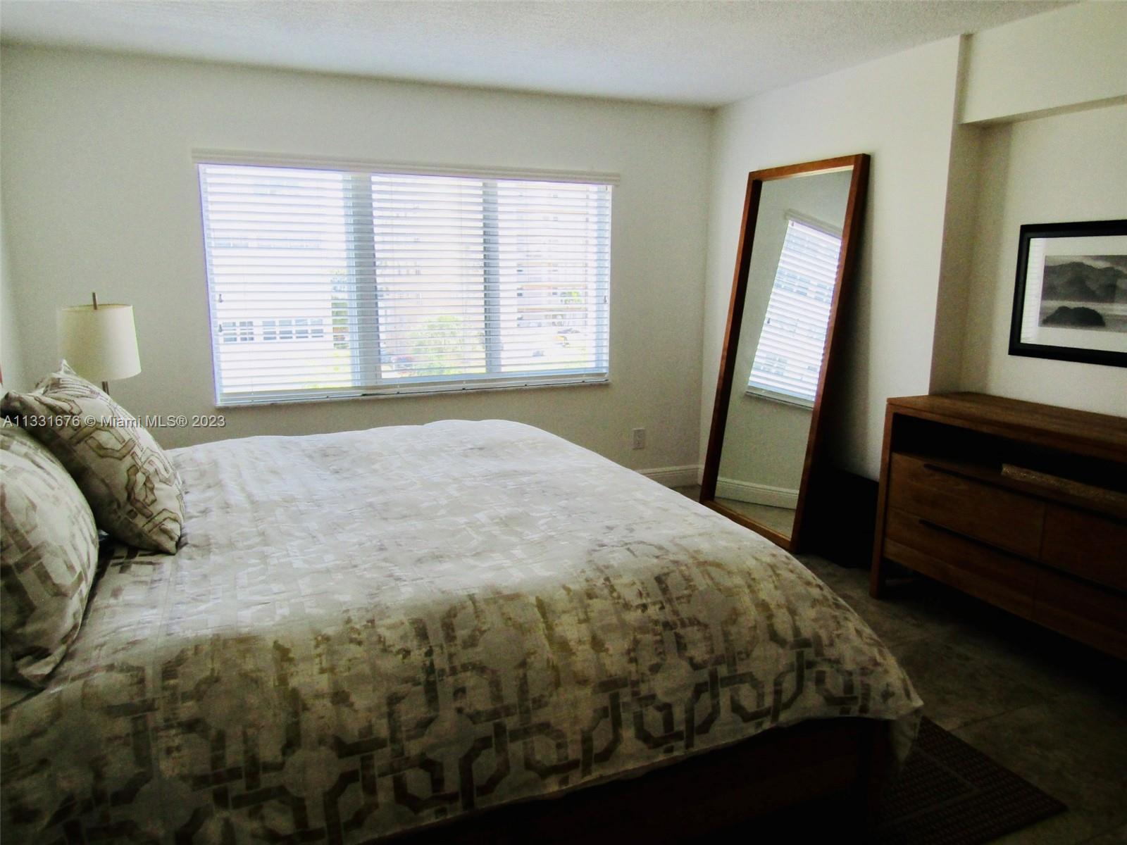 GOLDEN ISLES TOWERS CONDO - Residential