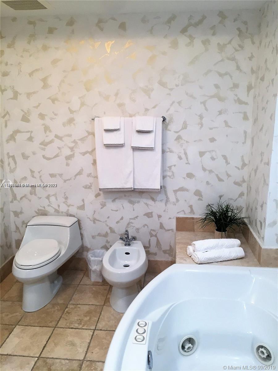 TRUMP ROYALE CONDO - Residential Lease