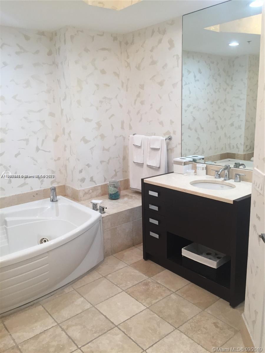 TRUMP ROYALE CONDO - Residential Lease