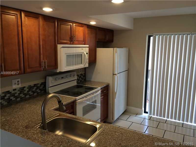 GREAT 2 BEDROOMS IN 2 STORIES , WASHER AND DRYIER IN UNIT , WATER NOT INCLUDED 

CLOSE TO SHOPPING CENTERS, HARD TI FIND ALL RENOVATED