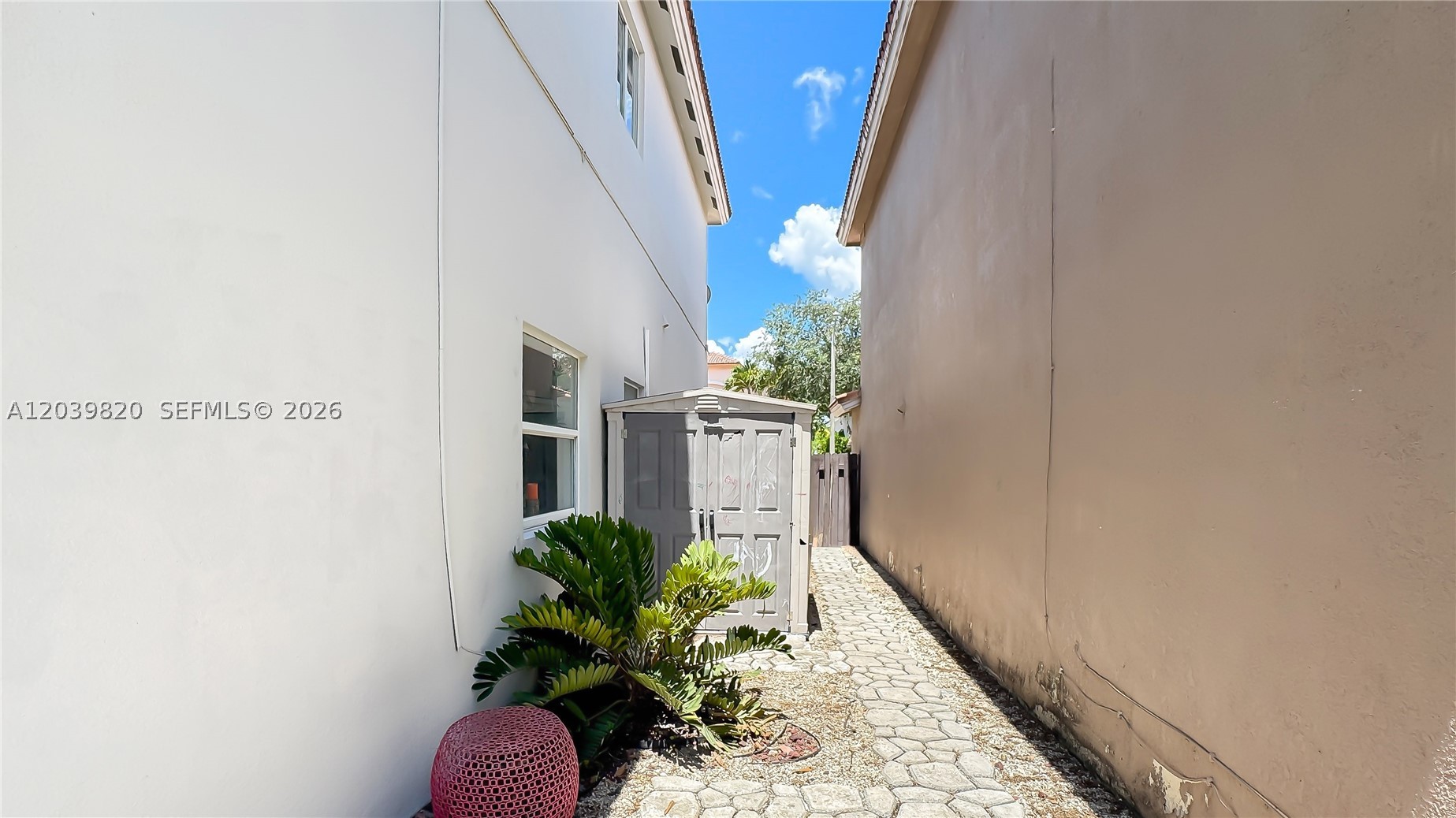 DORAL ISLES-ANTILLES - Residential