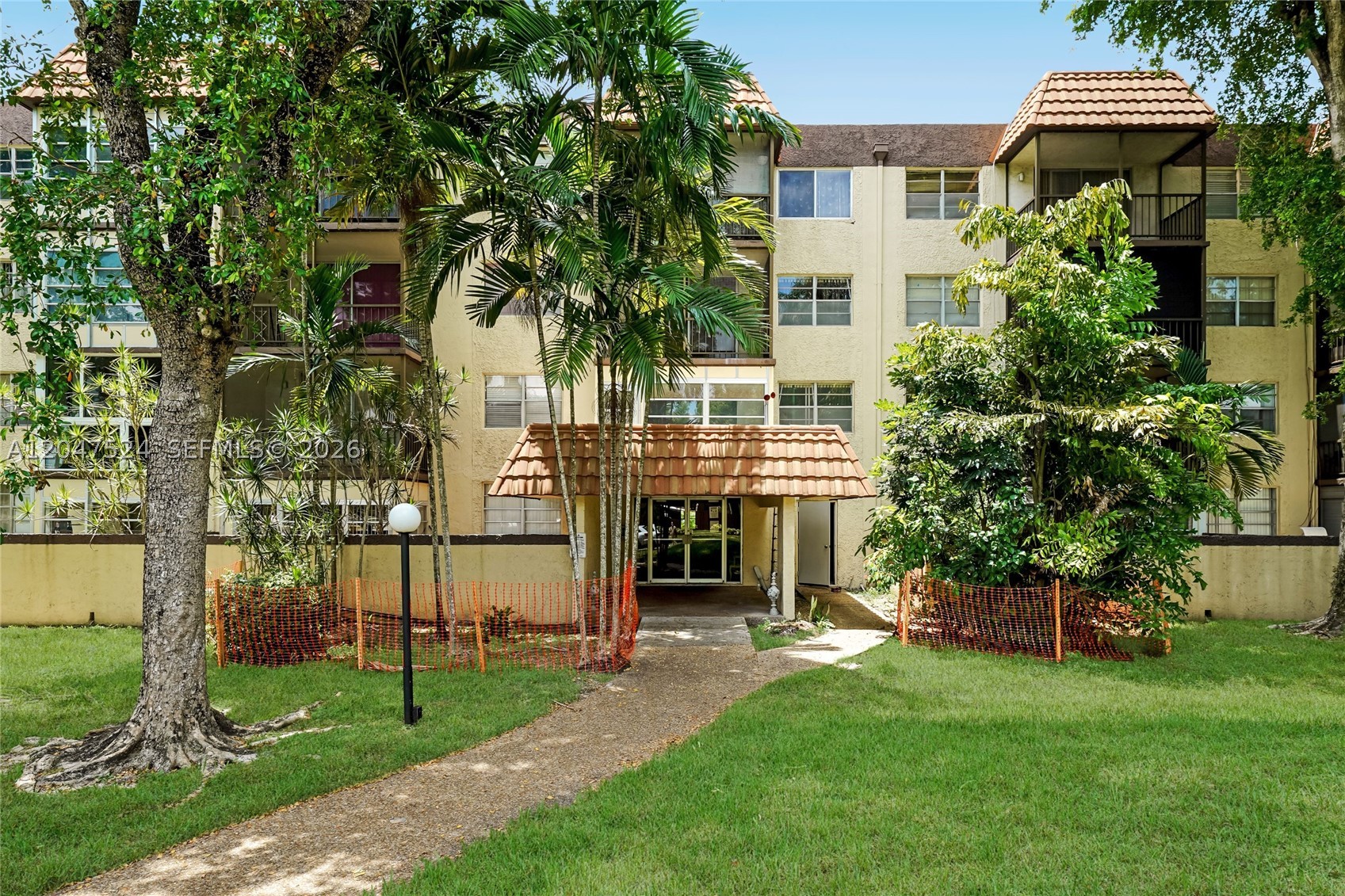 OMEGA CONDO NO 2 - Residential