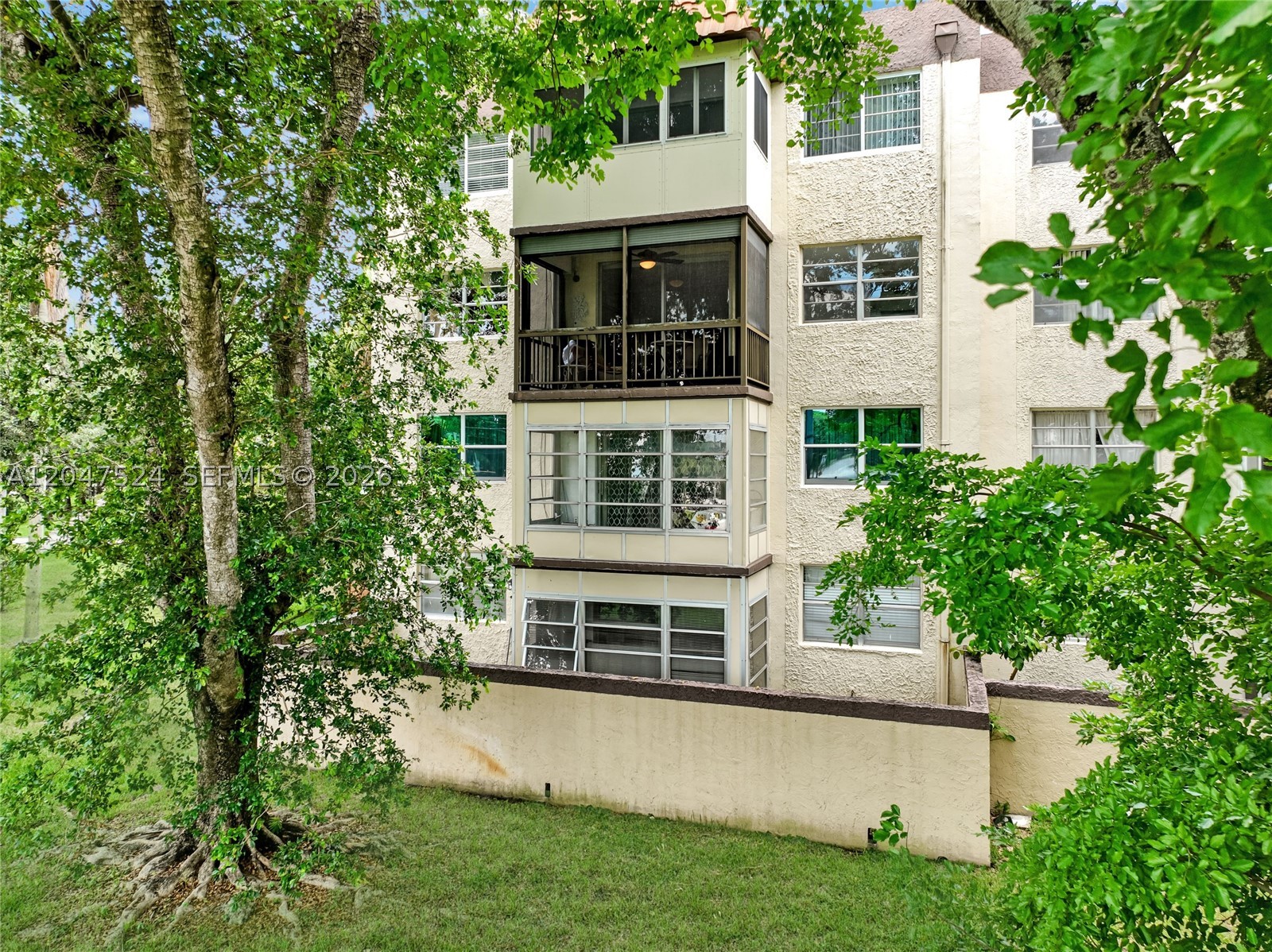 OMEGA CONDO NO 2 - Residential