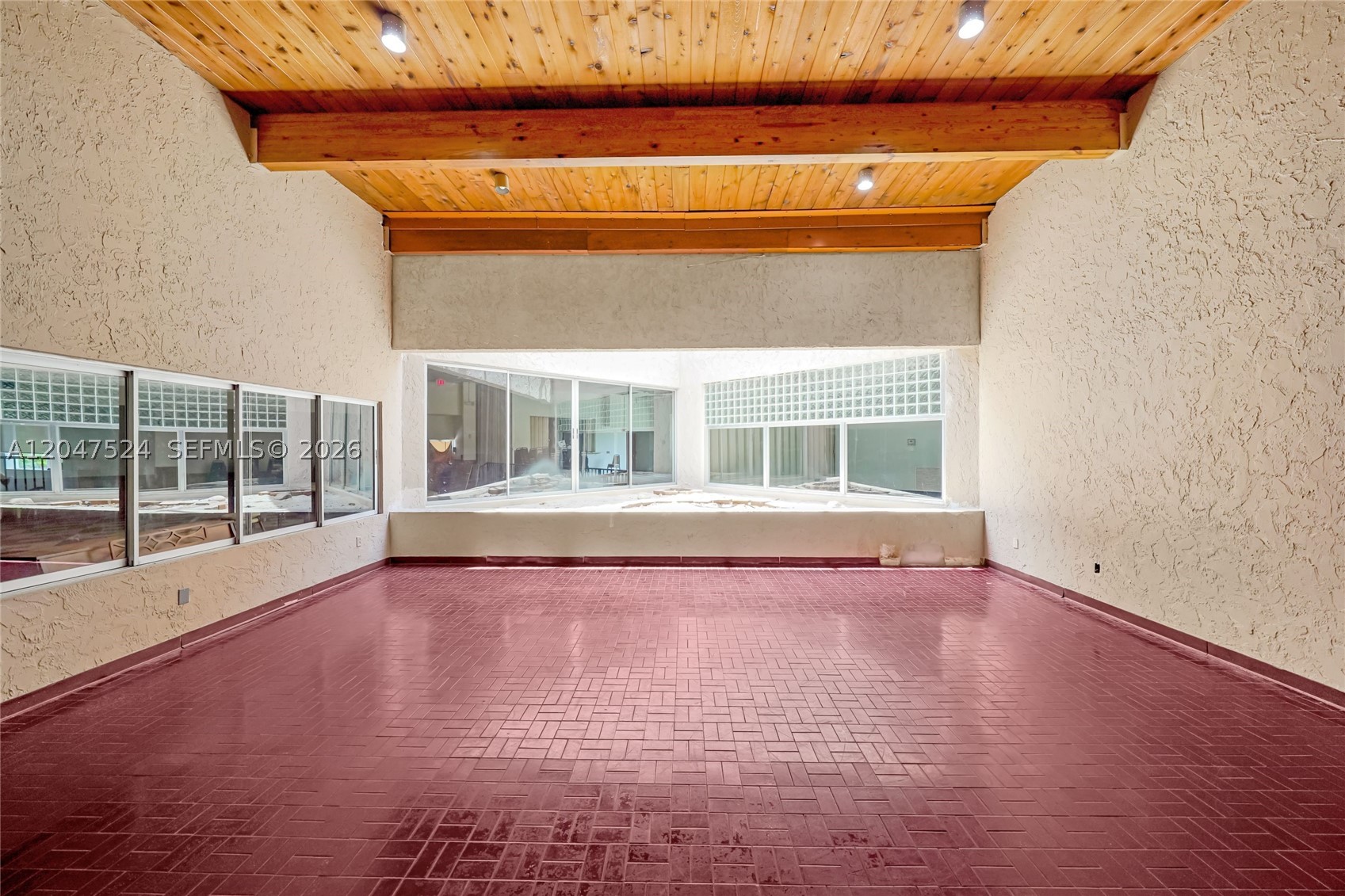 OMEGA CONDO NO 2 - Residential