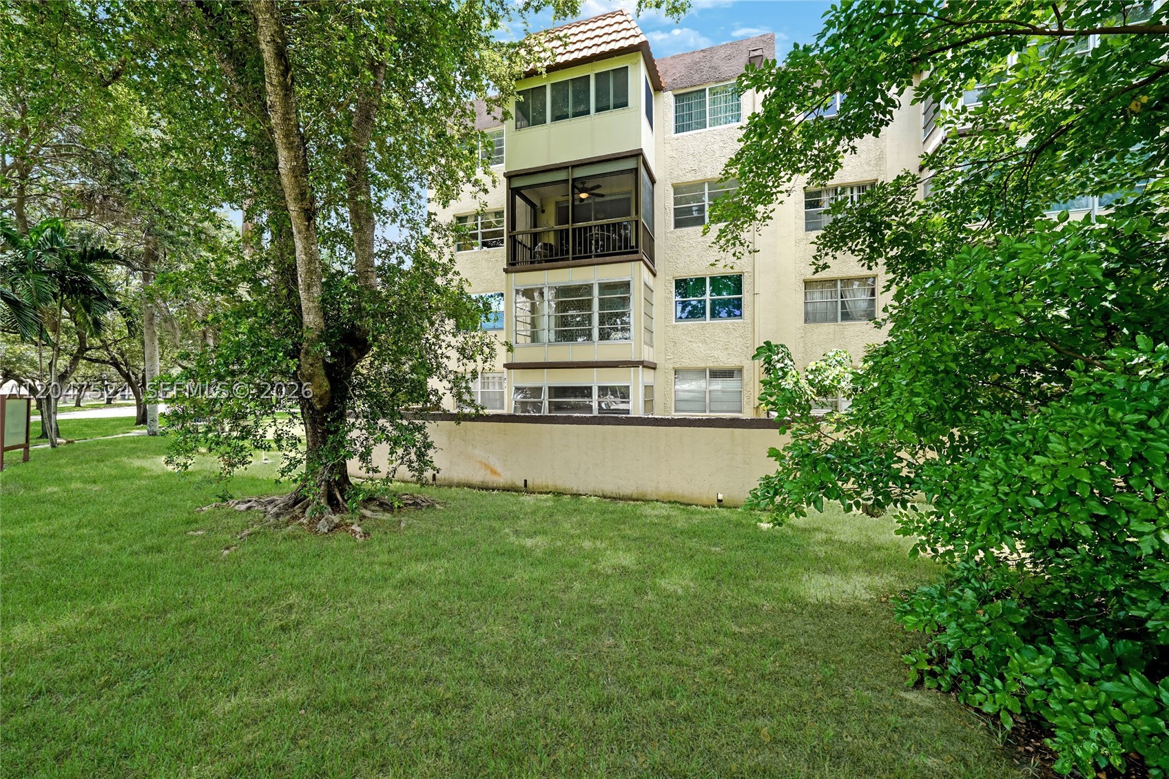OMEGA CONDO NO 2 - Residential
