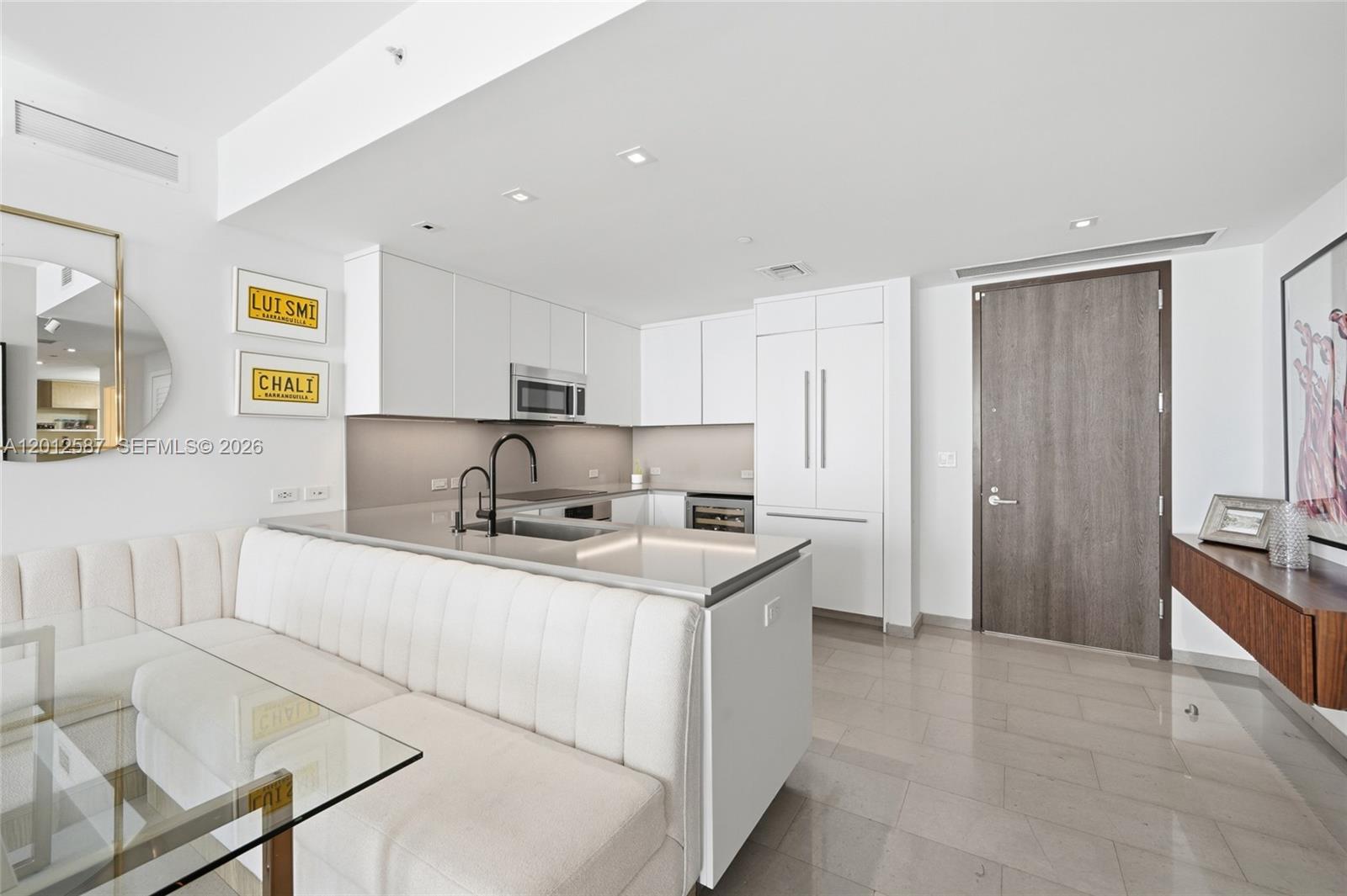 REACH CONDO - Residential