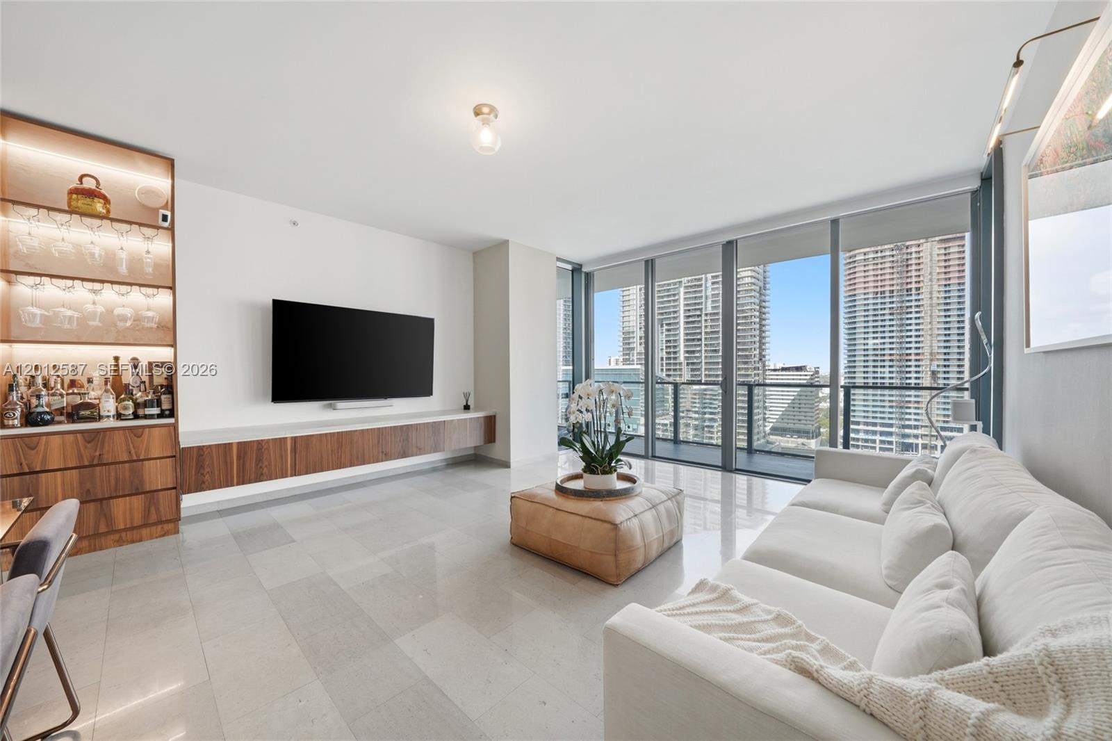 REACH CONDO - Residential