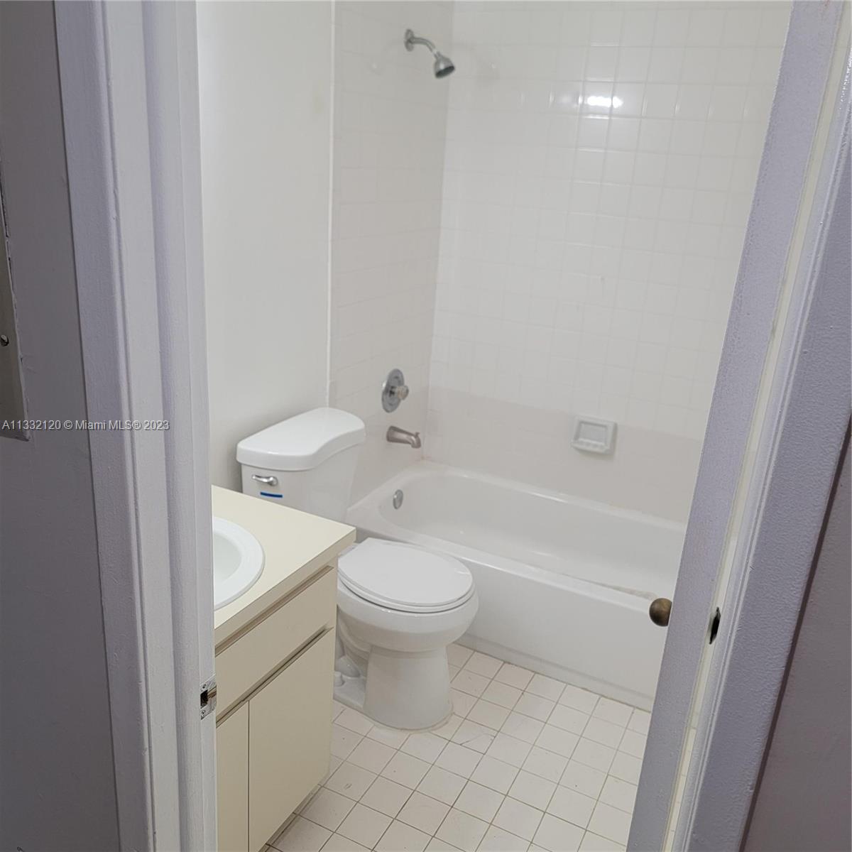KENLAND WALK CONDO II - Residential Lease