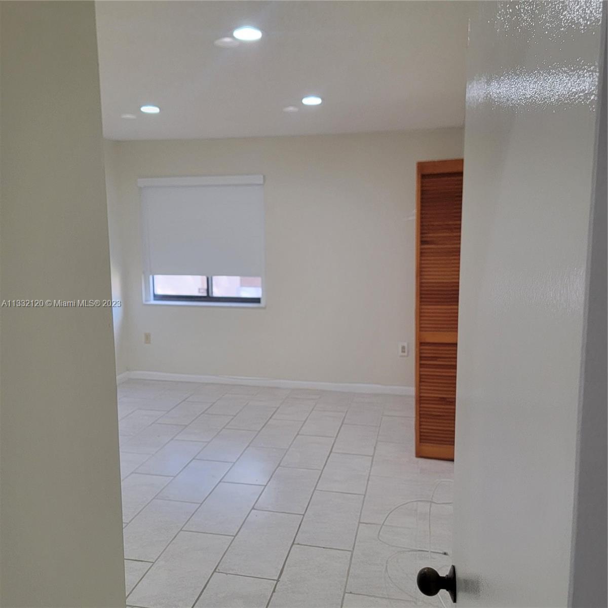KENLAND WALK CONDO II - Residential Lease
