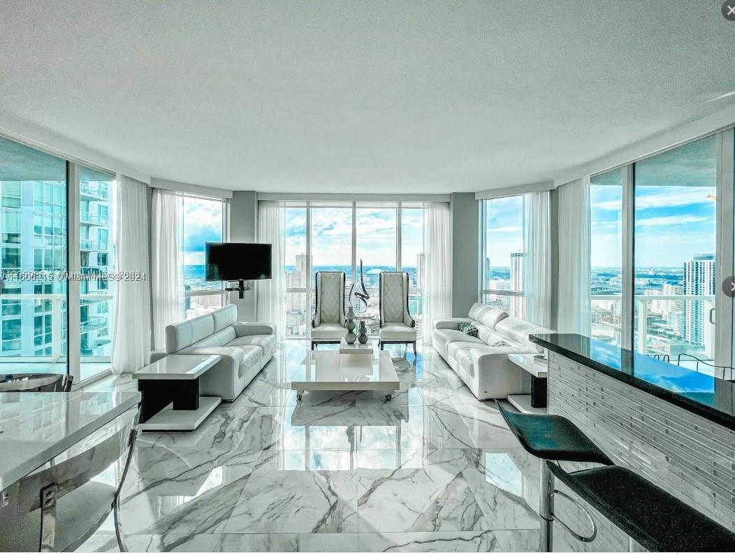VIZCAYNE NORTH CONDO - Residential Lease
