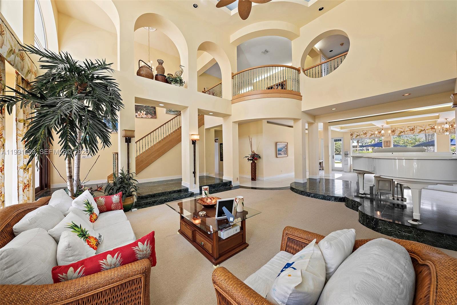 HOLLYWOOD LAKES - Residential
