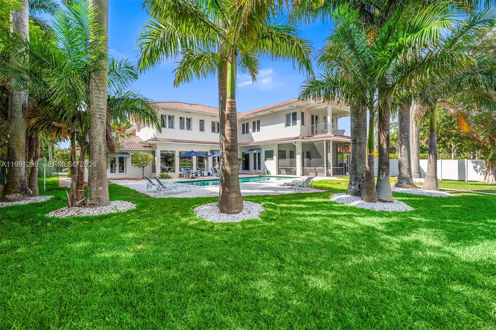HOLLYWOOD LAKES - Residential