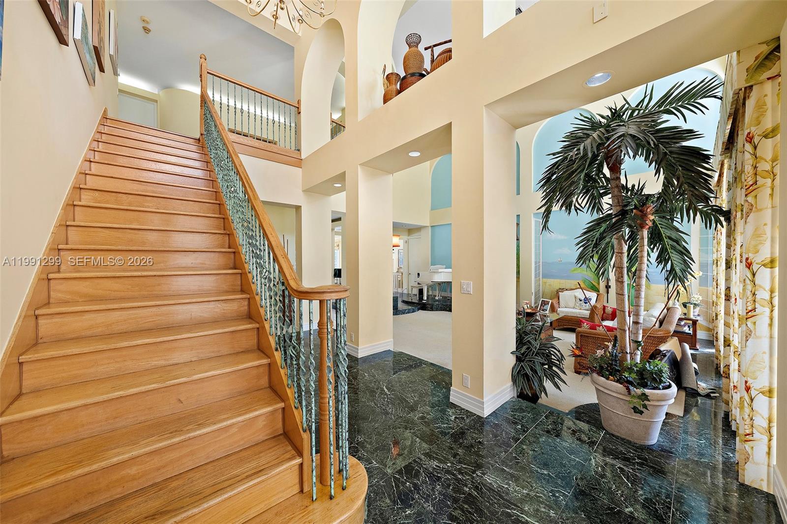 HOLLYWOOD LAKES - Residential