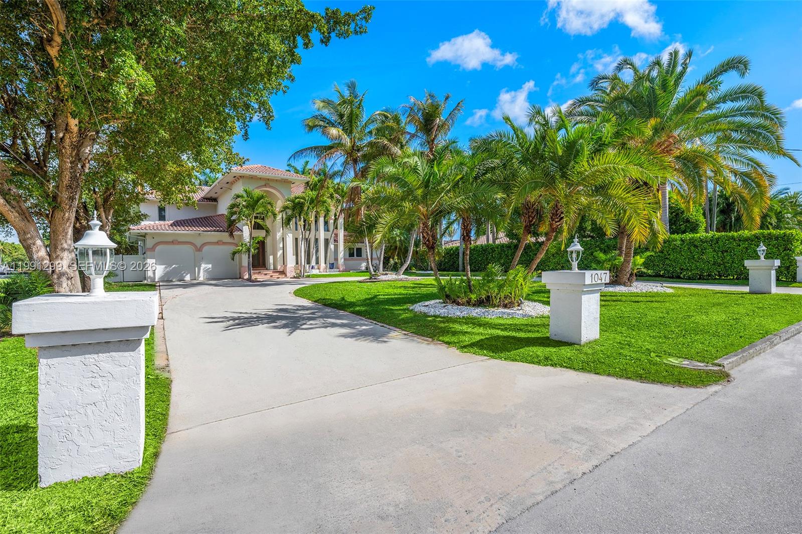 HOLLYWOOD LAKES - Residential