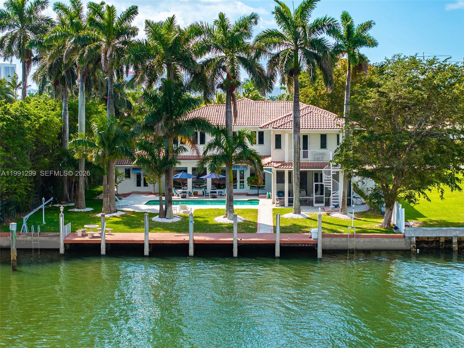 HOLLYWOOD LAKES - Residential