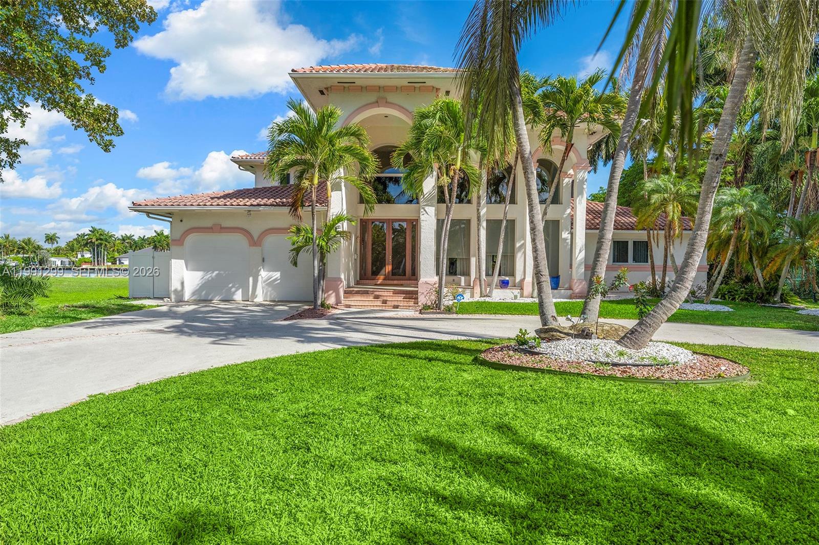 HOLLYWOOD LAKES - Residential