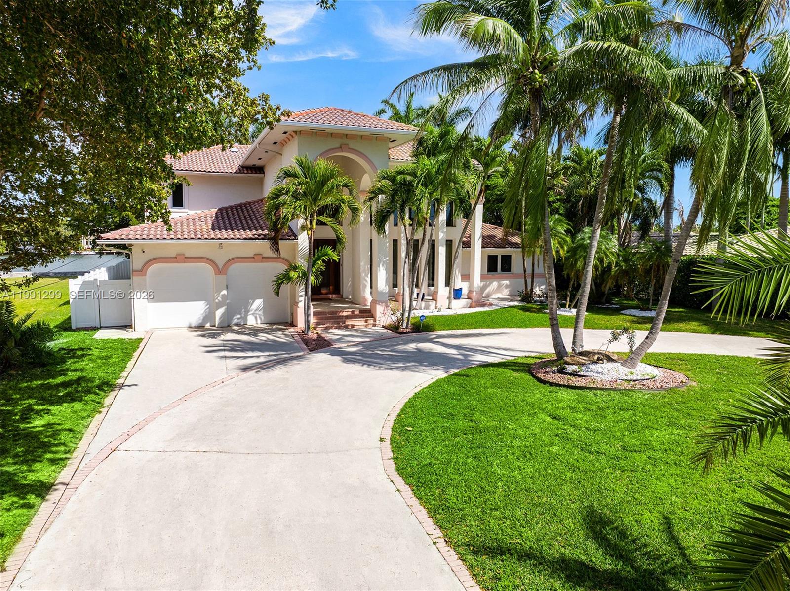 HOLLYWOOD LAKES - Residential