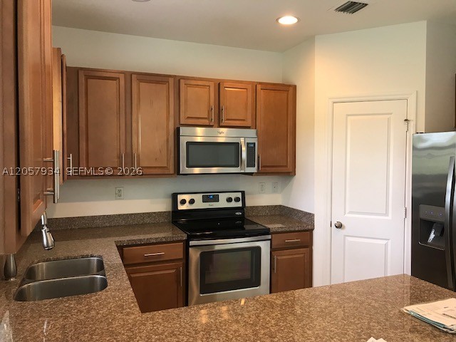 CHAMPION LAKES - Residential