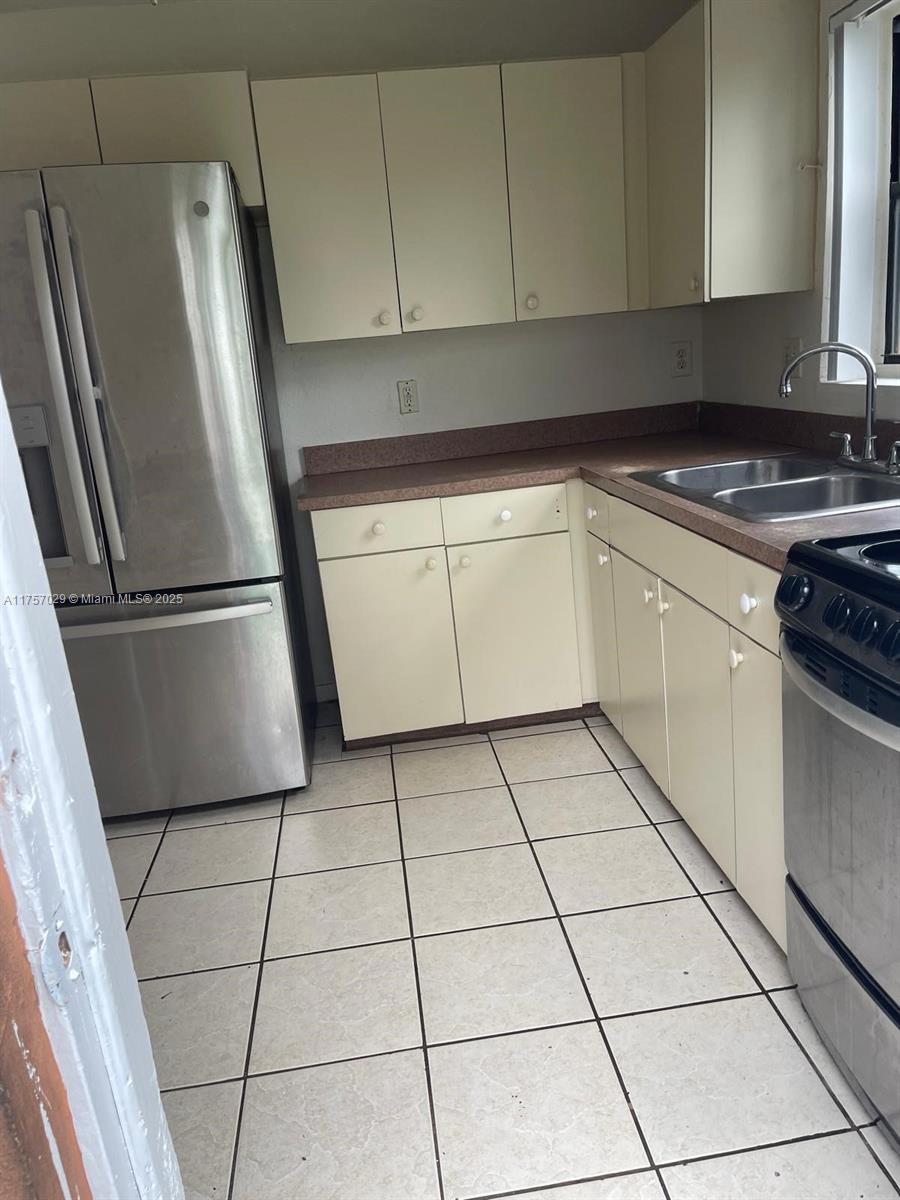 WASHINGTON PARK HALLANDAL - Residential Lease