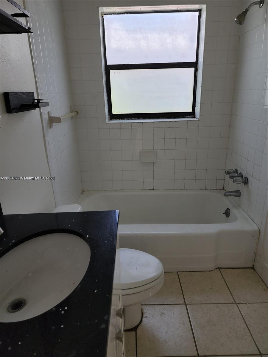 WASHINGTON PARK HALLANDAL - Residential Lease