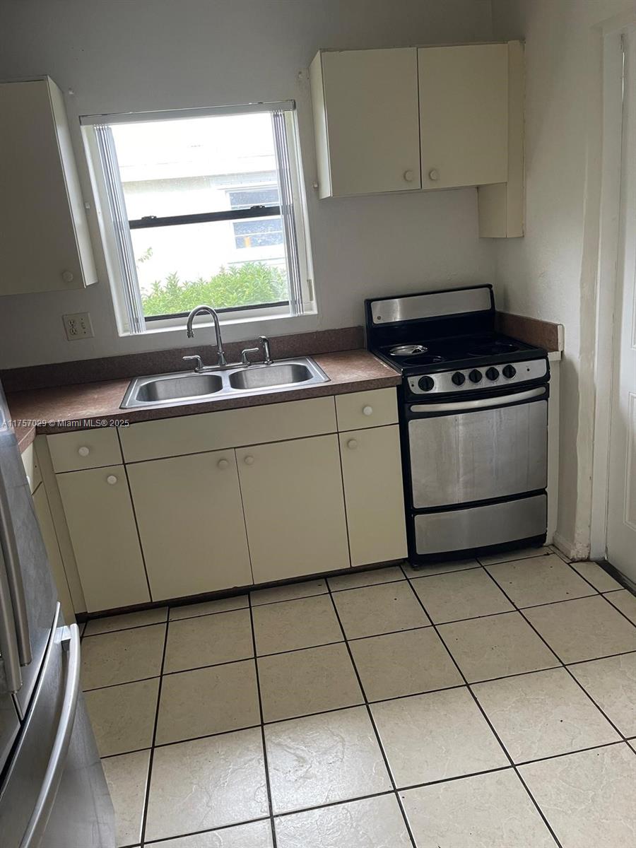 WASHINGTON PARK HALLANDAL - Residential Lease