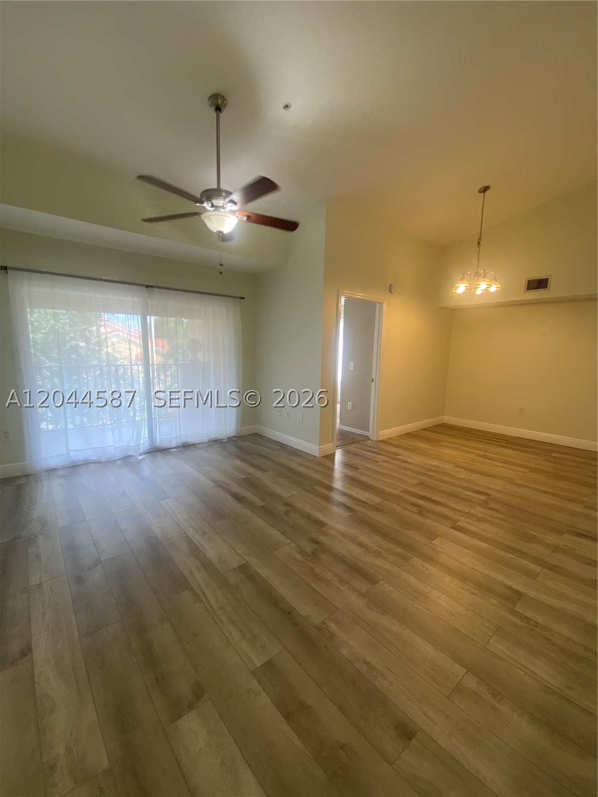 EMERALD ISLE AT LAGUNA LA - Residential
