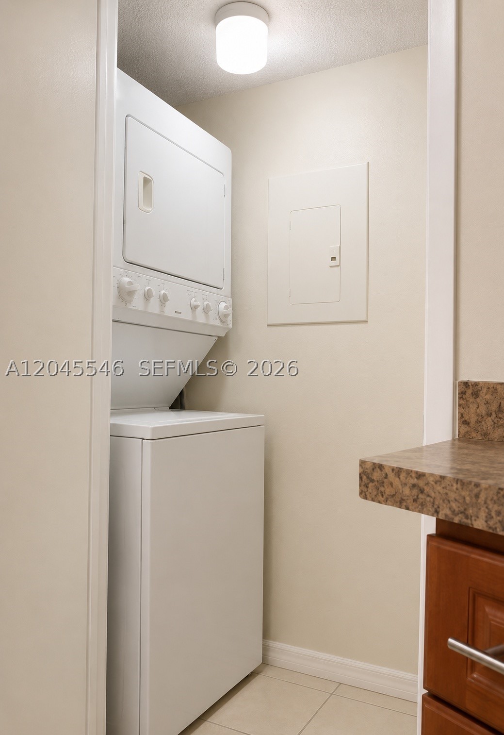 SUMMERBREEZE CONDO - Residential Lease