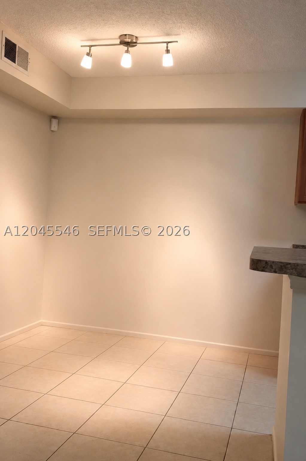 SUMMERBREEZE CONDO - Residential Lease