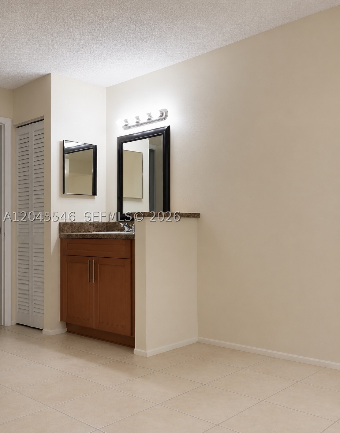 SUMMERBREEZE CONDO - Residential Lease
