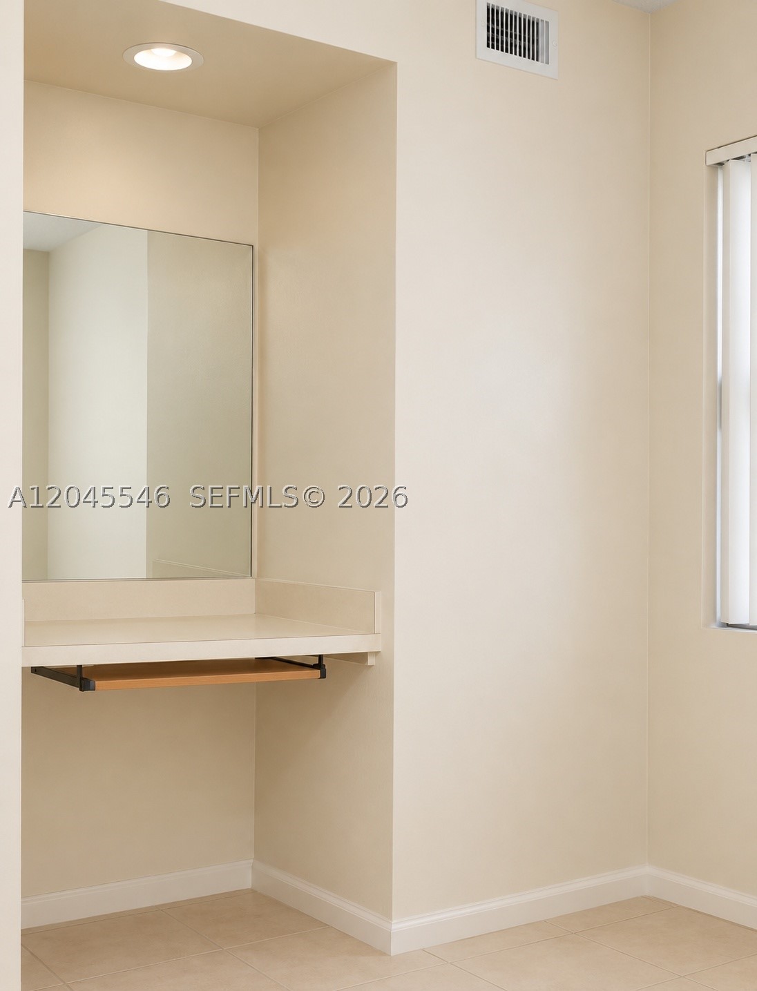 SUMMERBREEZE CONDO - Residential Lease