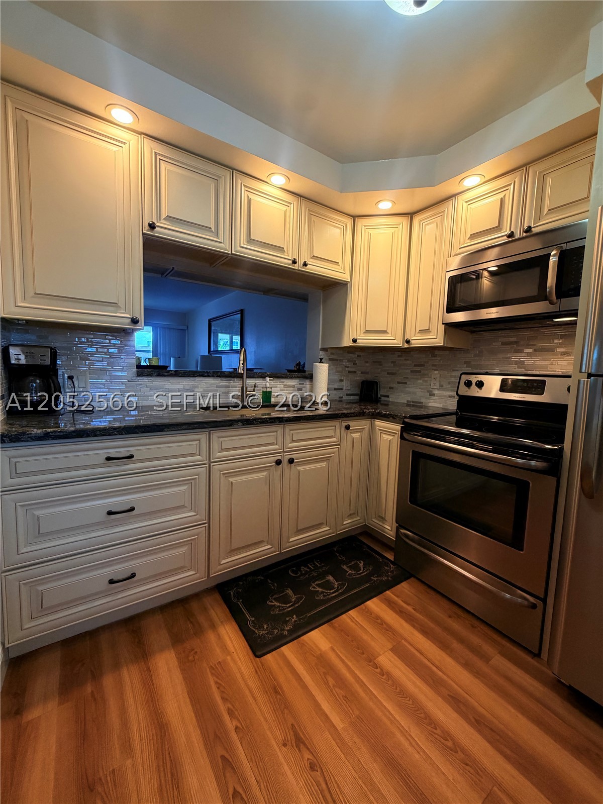 ISLANDS-BERMUDA CONDO - Residential Lease
