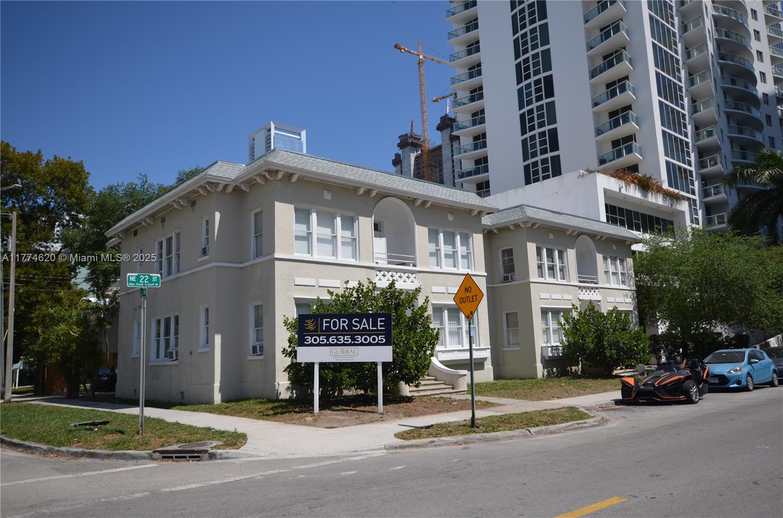 Located in a prime Edgewater neighborhood, next to Biscayne Bay, offers a unique opportunity to redevelop or maintaining these boutiques rental properties. Total lot of 9,000 SF with 10 residential units distributed in 3 stand-alone low-rise buildings, 1 duplex and 2 fourplex. Unit Mix: 2 units of 1 bedroom, 8 units of 2 bedrooms. Convenient zoned T6-36a-L, by right, it can be built up to 30 units or 60 Hotel Rooms, and 151,000 SF, plus an additional 40% more with Public Benefit. Properties are surrounded by several luxury buildings, totaling over 6,000 units.

Adjacent to the bay and Biscayne Boulevard, and just few minutes from Midtown, Wynwood, Design District, A&E District, Downtown and Brickell, these properties are at the center of the best that Miami can offer.