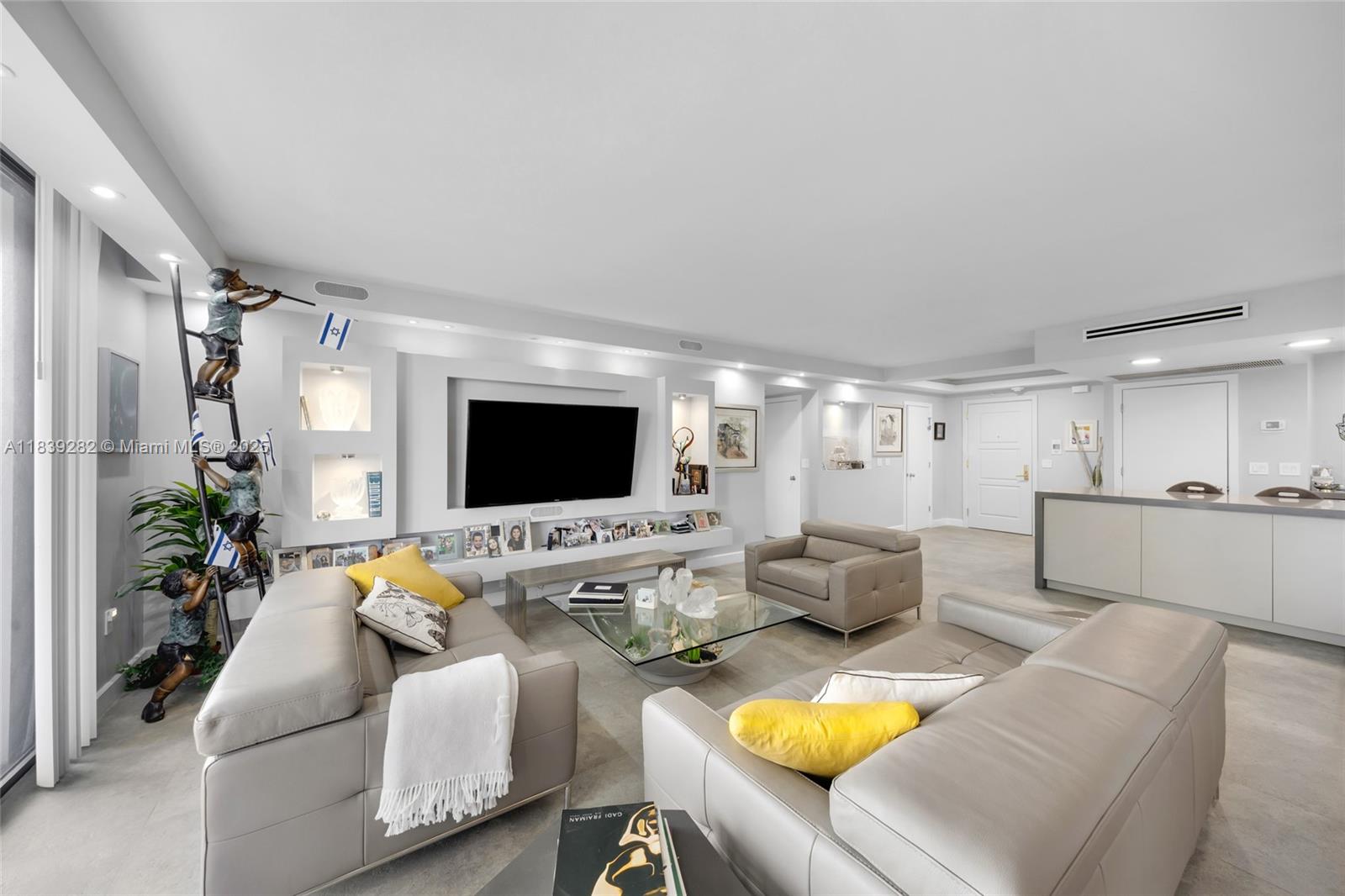 BALMORAL CONDO - Residential