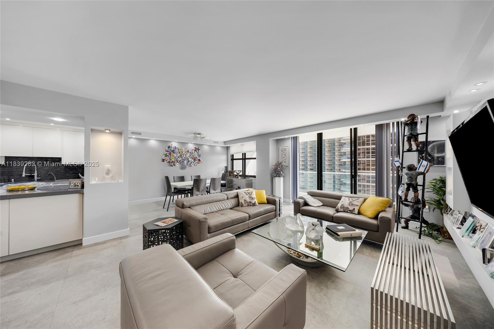 BALMORAL CONDO - Residential