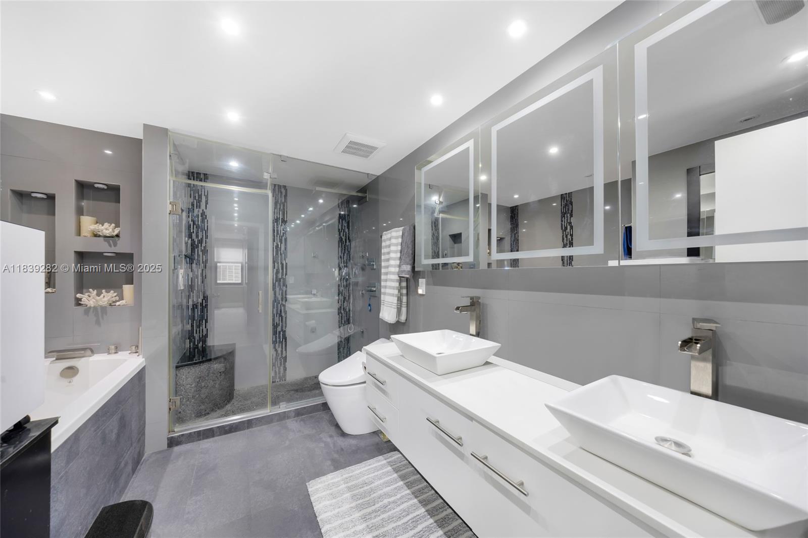 BALMORAL CONDO - Residential