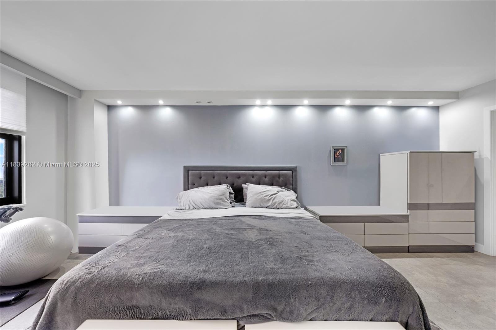 BALMORAL CONDO - Residential