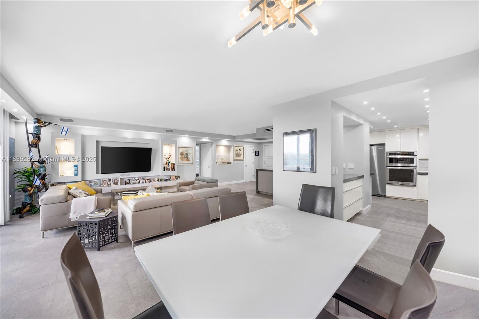 BALMORAL CONDO - Residential