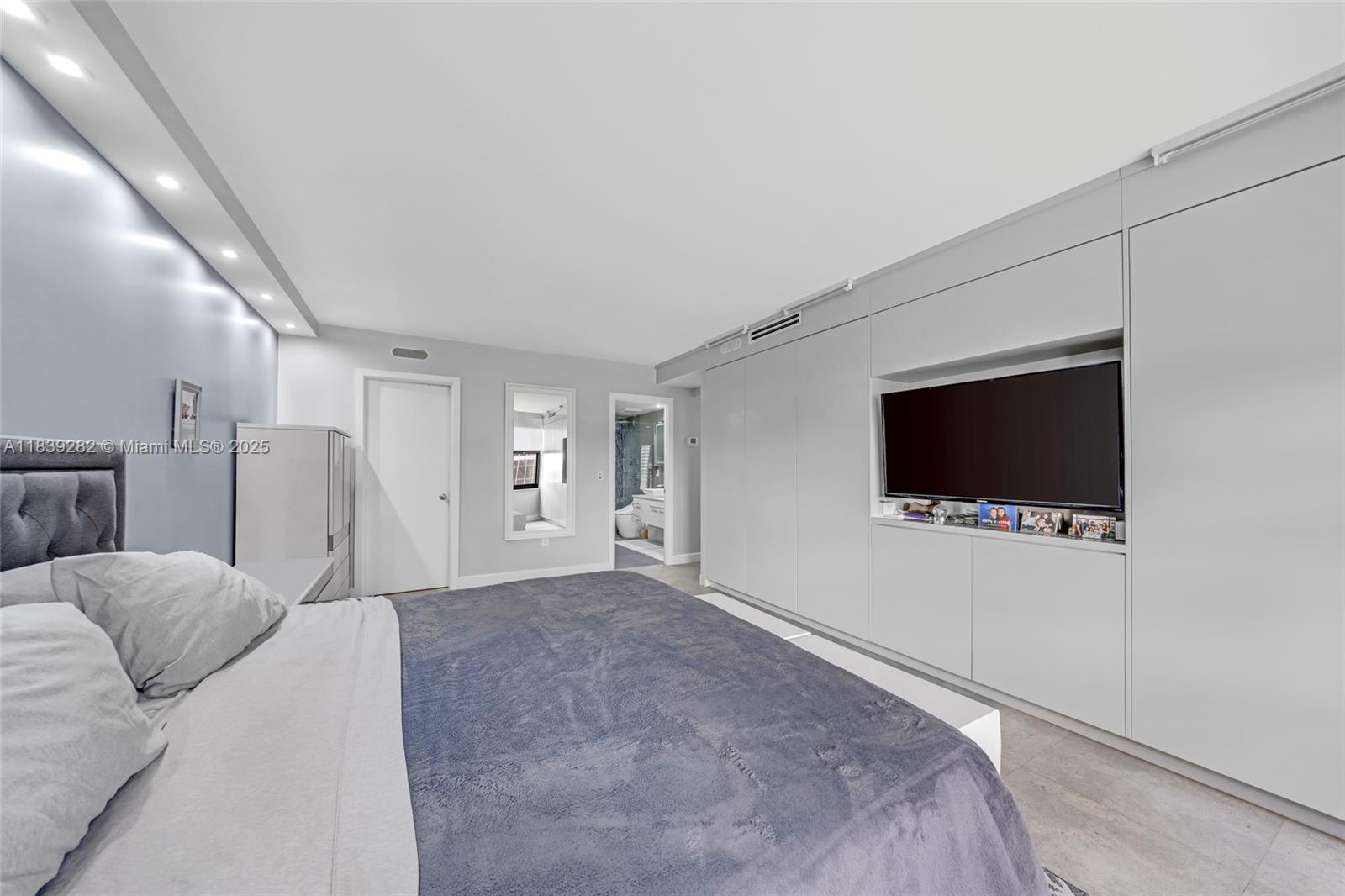 BALMORAL CONDO - Residential