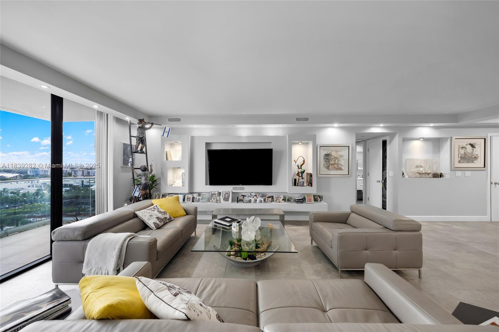 BALMORAL CONDO - Residential