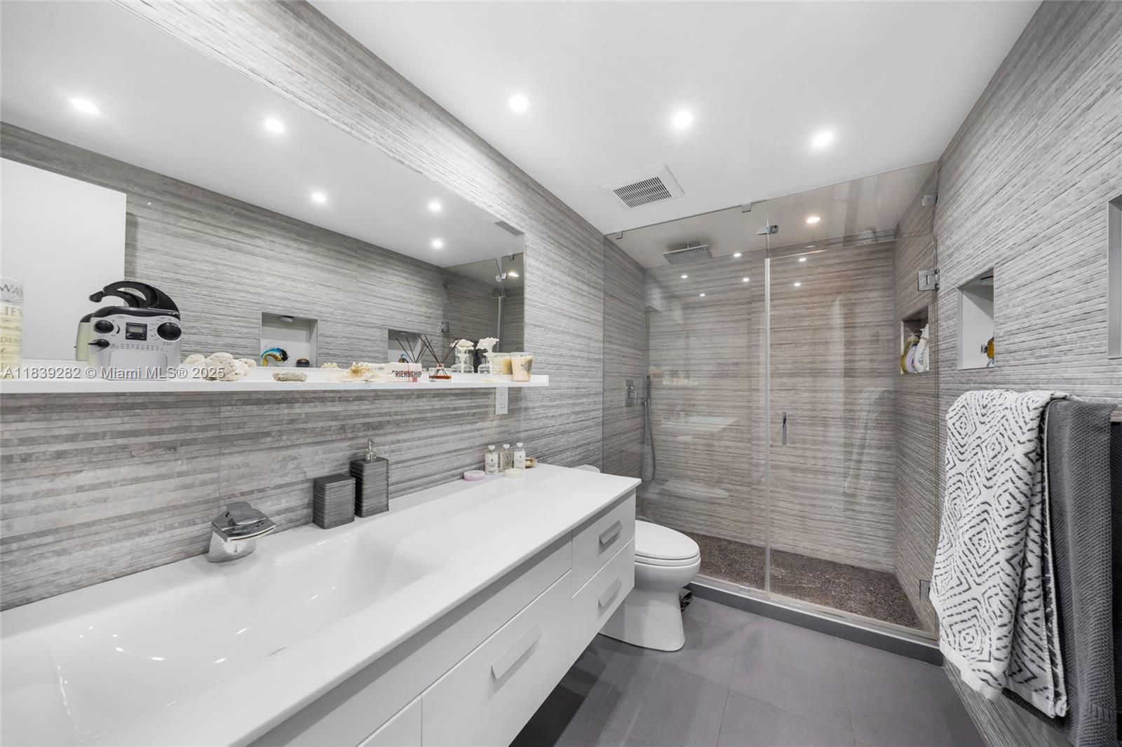 BALMORAL CONDO - Residential