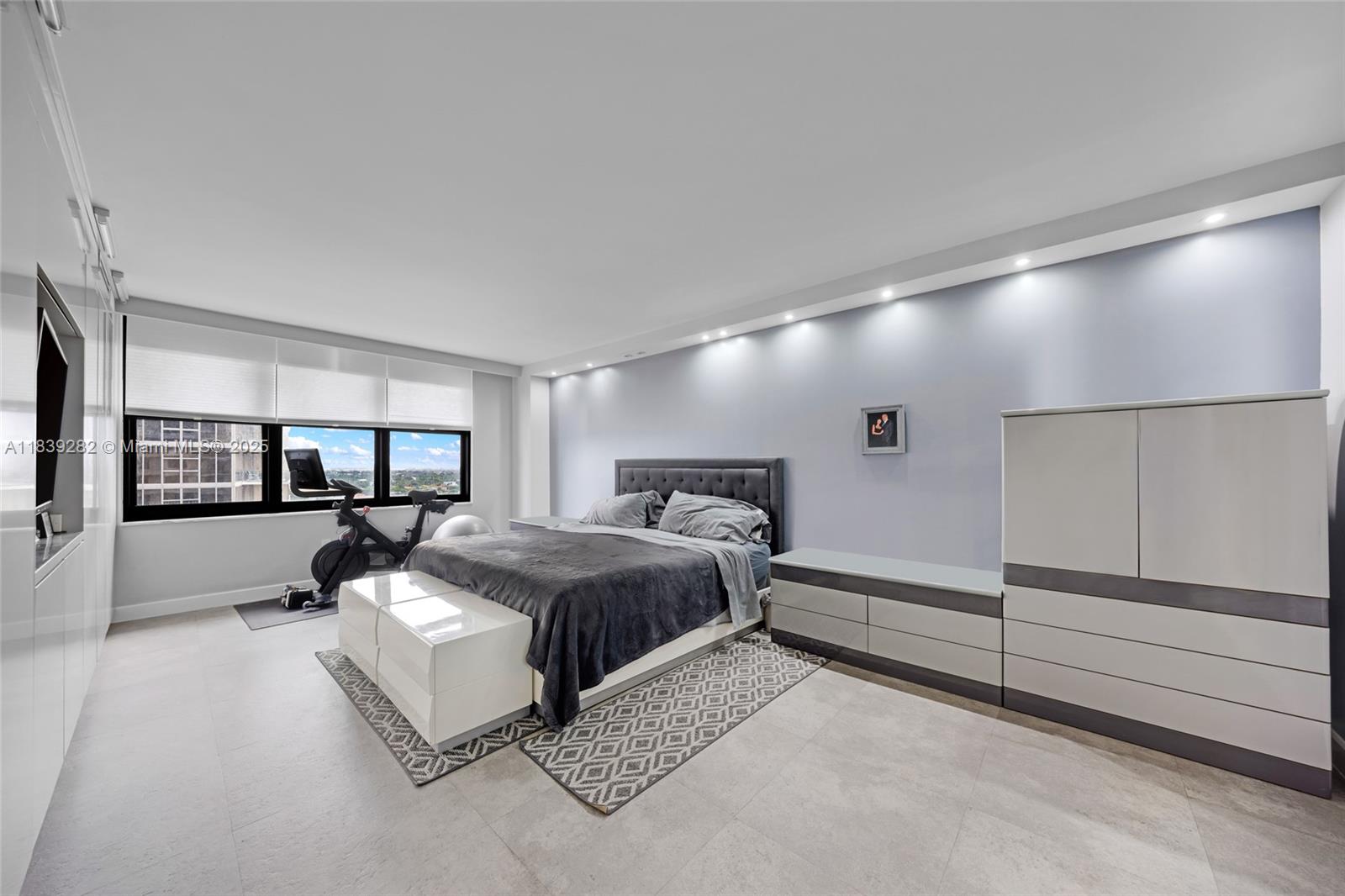 BALMORAL CONDO - Residential