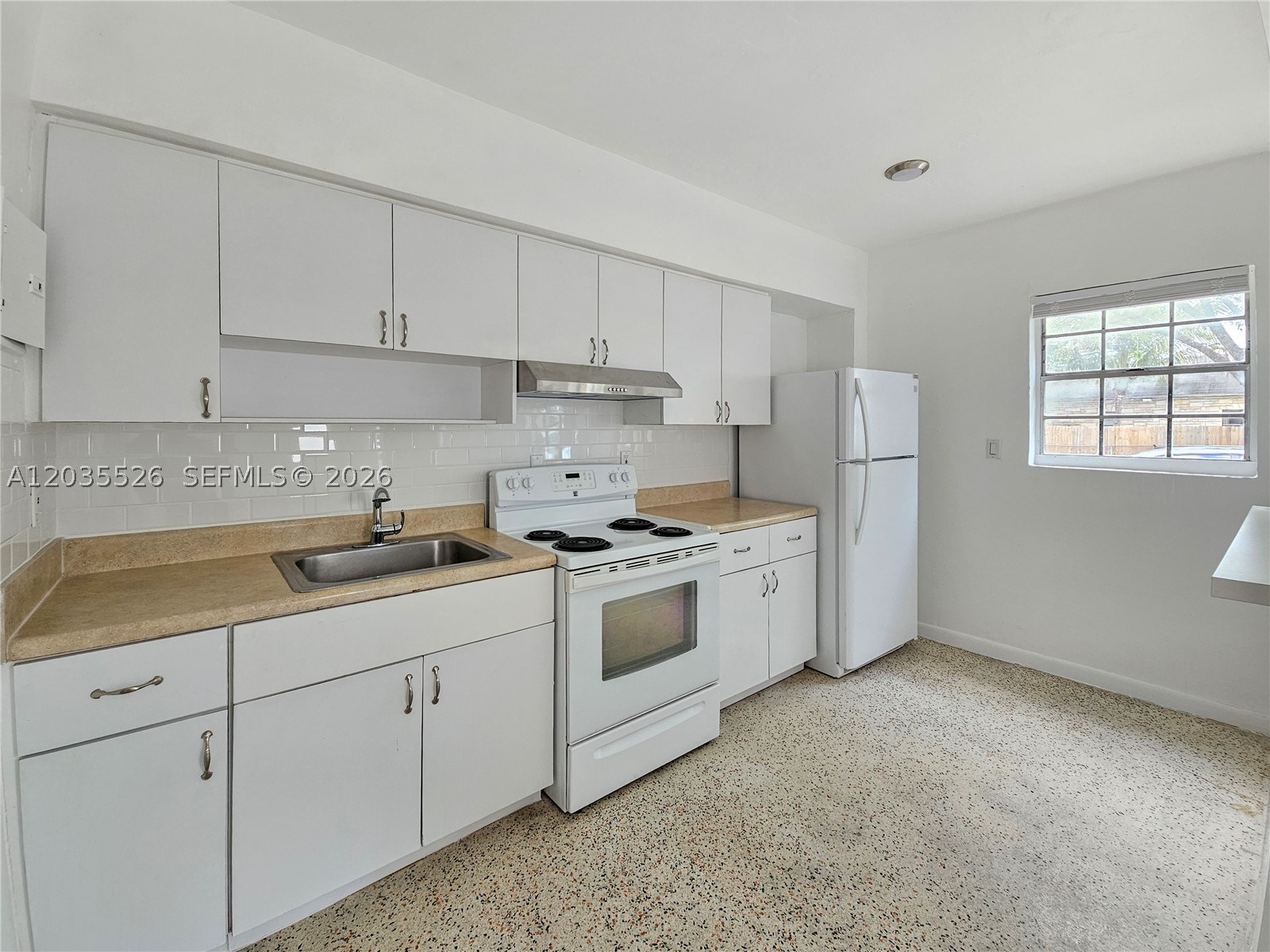 TAMIAMI LAWNS REVISED - Residential Lease