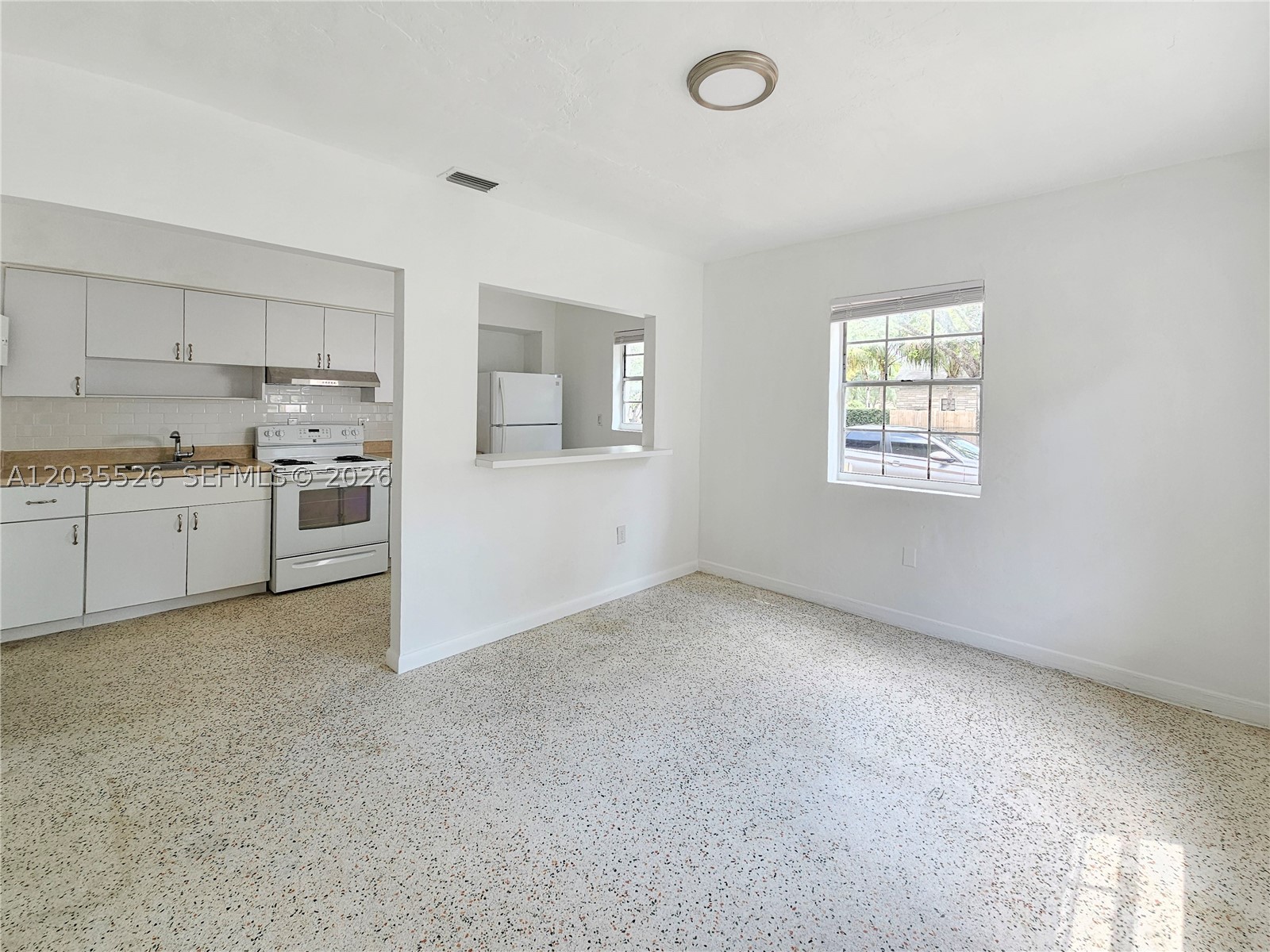 TAMIAMI LAWNS REVISED - Residential Lease
