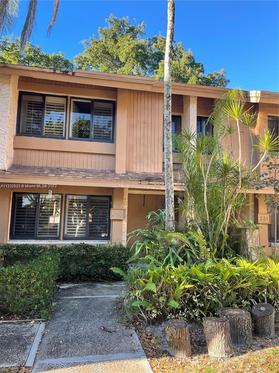 WIMBLEDON AT JACARANDA CO - Residential Lease