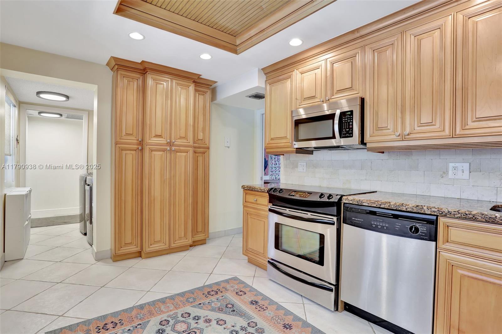 NO 103 PALM-AIRE COUNTRY - Residential