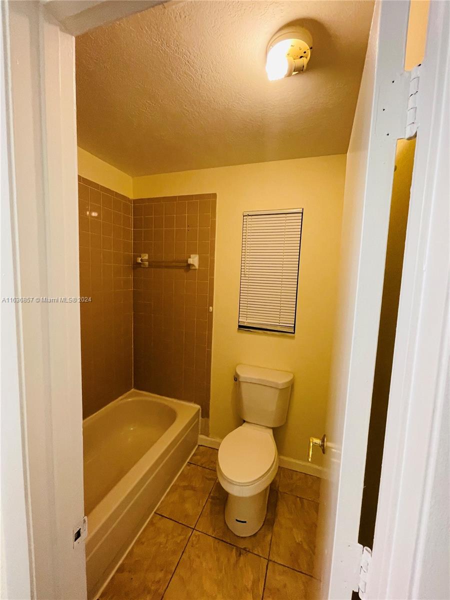 CORAL SPRINGS ESTATE TOWN - Residential