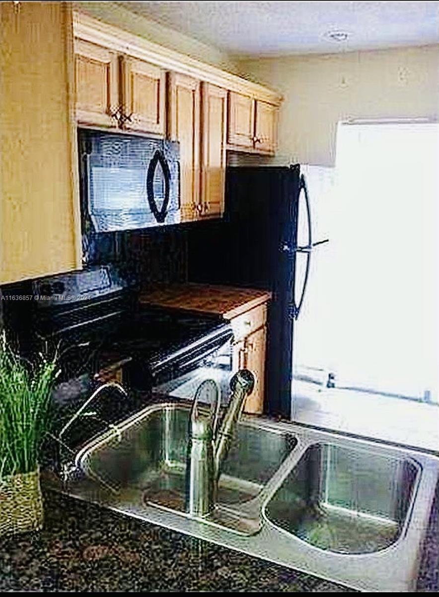 CORAL SPRINGS ESTATE TOWN - Residential
