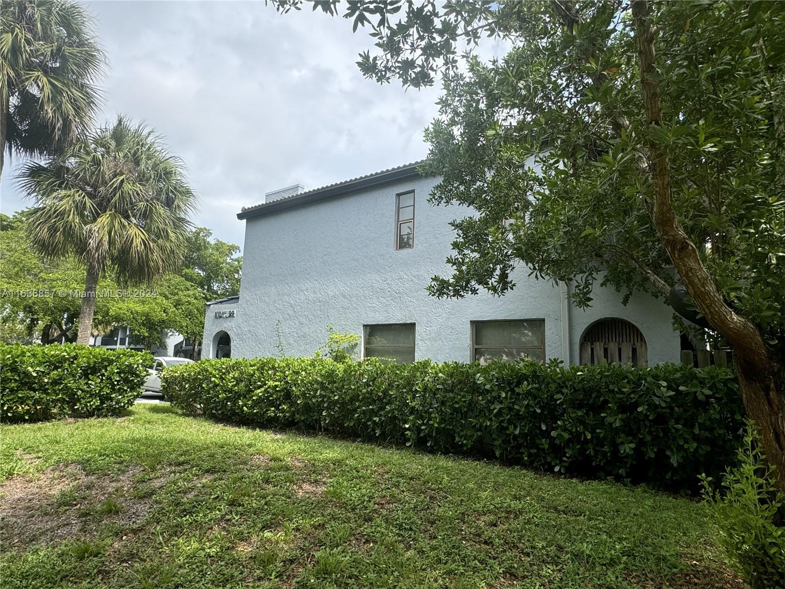 CORAL SPRINGS ESTATE TOWN - Residential